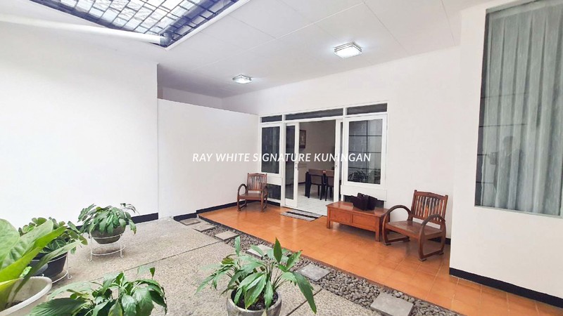 Rumah Mewah Disewakan Lokasi Premium dan Strategis di Jalan Wijaya