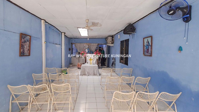 Rumah Tua Zonasi Komersil di Pondok Bambu Batas Duren Sawit Cocok untuk Gudang