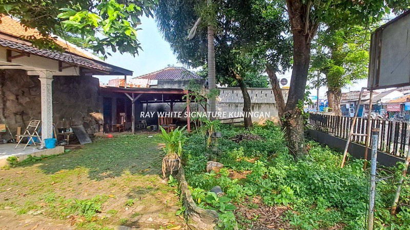 Rumah Tua Zonasi Komersil di Pondok Bambu Batas Duren Sawit Cocok untuk Gudang