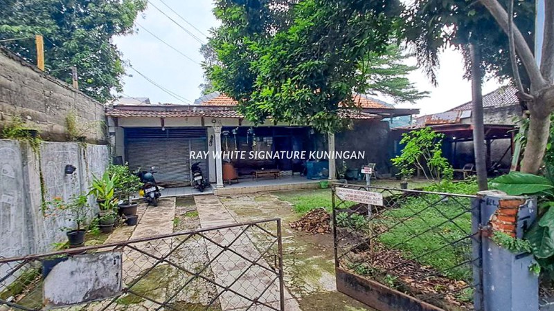 Rumah Tua Zonasi Komersil di Pondok Bambu Batas Duren Sawit Cocok untuk Gudang