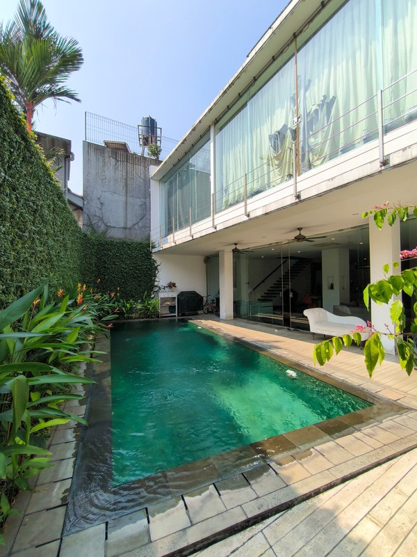 Private Family Home Bintaro Sektor 5 dengan Private Pool