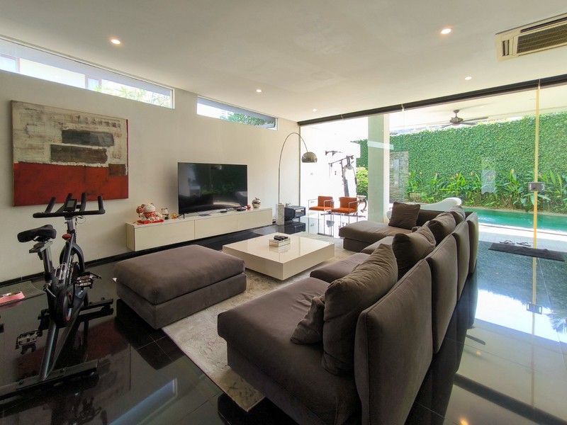 Private Family Home Bintaro Sektor 5 dengan Private Pool