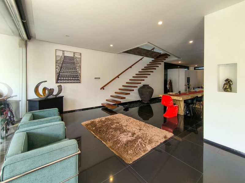 Private Family Home Bintaro Sektor 5 dengan Private Pool