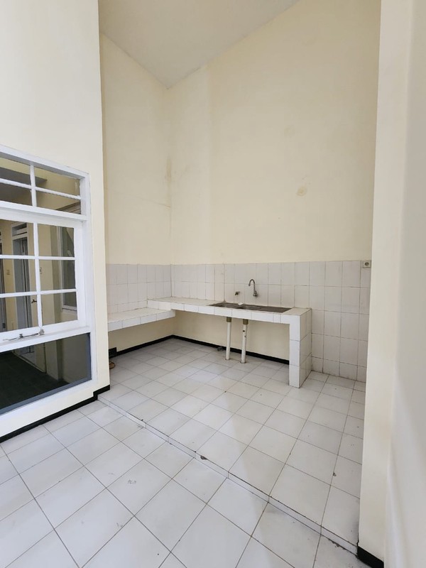 DISEWAKAN RUMAH NIRWANA EXECUTIVE BLOK AA WONOREJO PERMAI