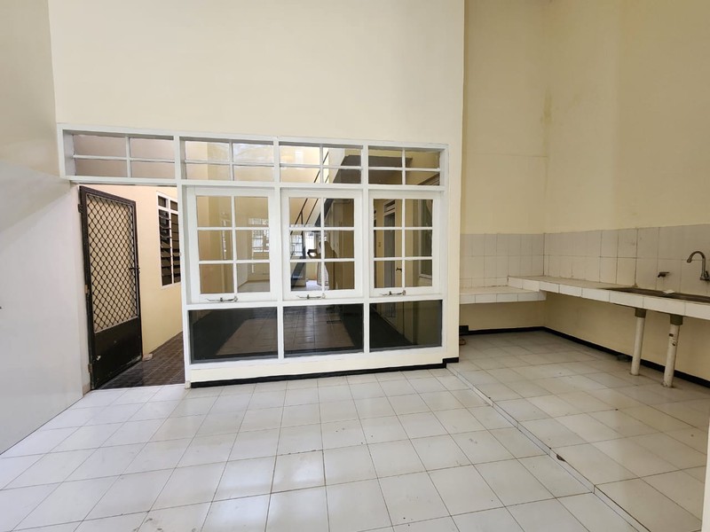 DISEWAKAN RUMAH NIRWANA EXECUTIVE BLOK AA WONOREJO PERMAI