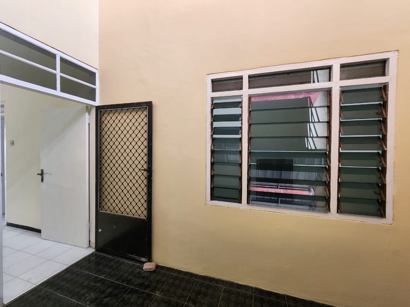 DISEWAKAN RUMAH NIRWANA EXECUTIVE BLOK AA WONOREJO PERMAI