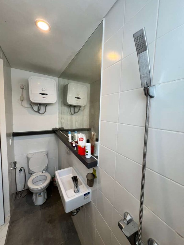 Langka Rumah di Tabebuya Furhished  dengan Halaman Belakang 