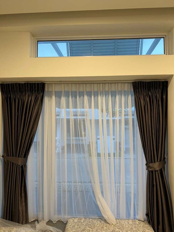 Langka Rumah di Tabebuya Furhished  dengan Halaman Belakang 