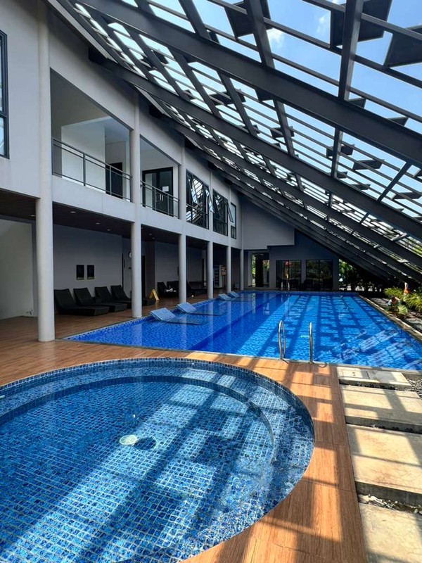 Langka Rumah di Tabebuya Furhished  dengan Halaman Belakang 