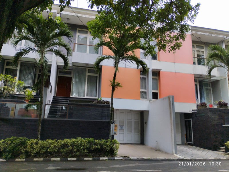 Hunian Mewah 3 Lantai Di Jantung Kota  Selangkah Ke Plaza Ambarrukmo