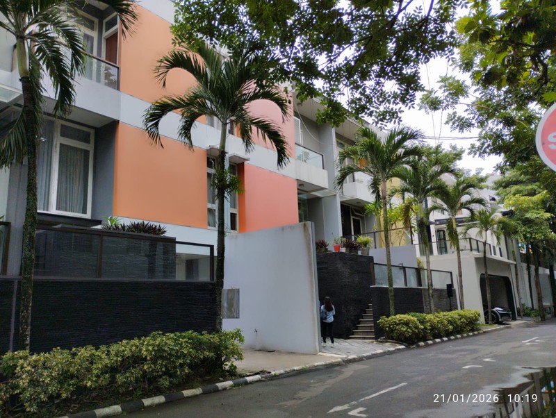 Hunian Mewah 3 Lantai Di Jantung Kota  Selangkah Ke Plaza Ambarrukmo