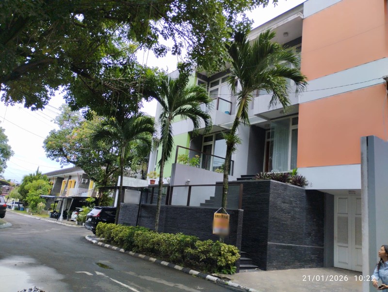 Hunian Mewah 3 Lantai Di Jantung Kota  Selangkah Ke Plaza Ambarrukmo