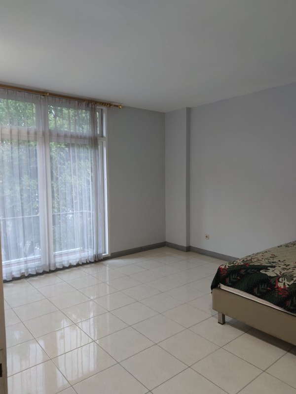 Hunian Mewah 3 Lantai Di Jantung Kota  Selangkah Ke Plaza Ambarrukmo