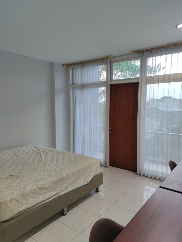 Hunian Mewah 3 Lantai Di Jantung Kota  Selangkah Ke Plaza Ambarrukmo