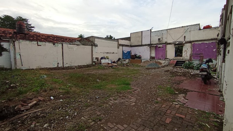 Tanah + Rumah dengan Luas 715m2 Lokasi Kalimalang Duren Sawit Jaktim