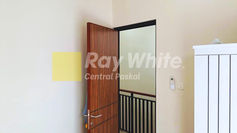 Rumah Modern Nyaman 2 Lantai di Buah Batu Bandung