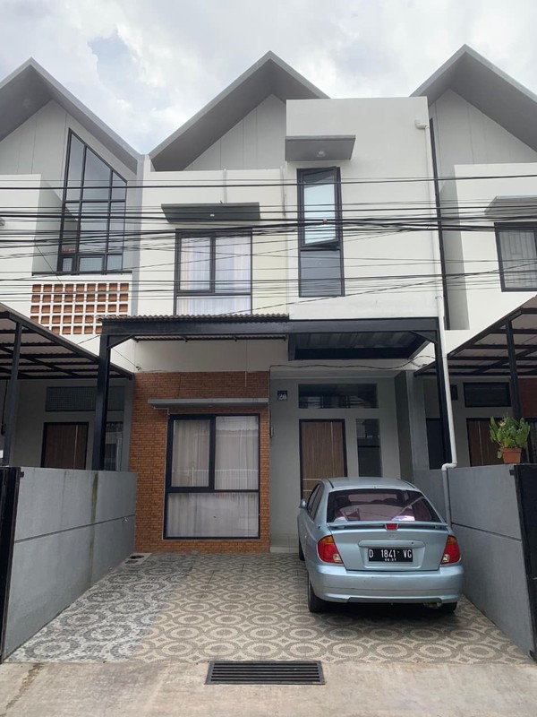 Rumah Modern Nyaman 2 Lantai di Buah Batu Bandung
