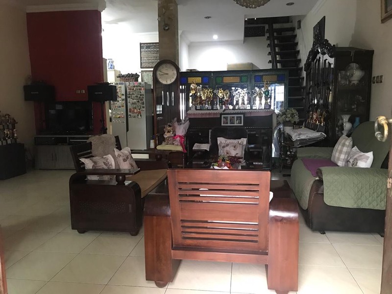 Rumah Akses Jalan 3 Mobil di Tebet Dalam Jakarta Selatan