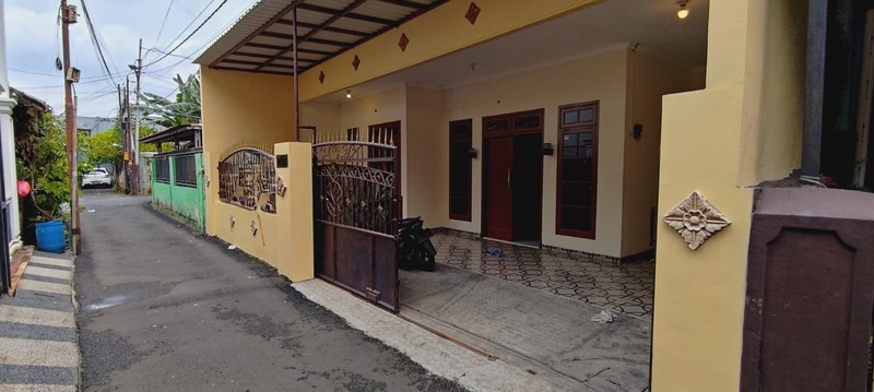 Rumah cocok untuk tempat tinggal ataupun kantor di daerah Tebet Jakarta Selatan