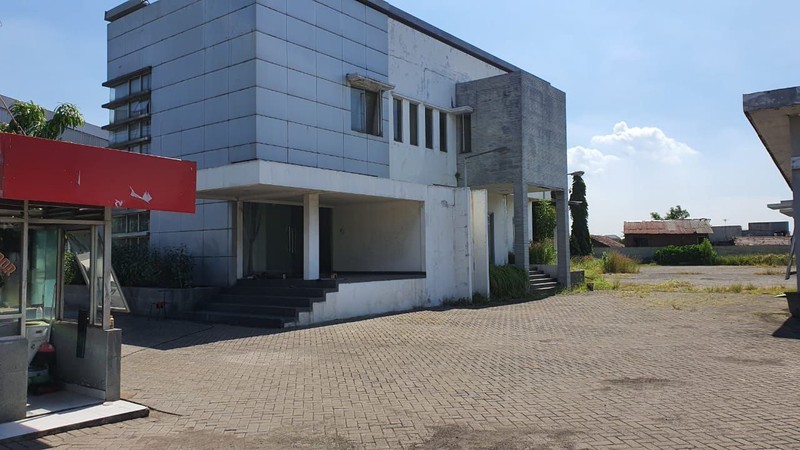 Dijual gedung raya kletek nol jalan raya strategis hitung tanah Sidoarjo Jawa Timur 