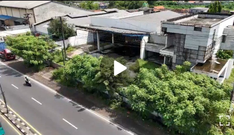 Dijual gedung raya kletek nol jalan raya strategis hitung tanah Sidoarjo Jawa Timur 
