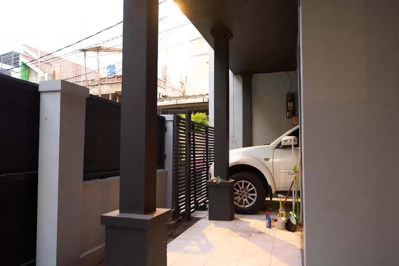 Rumah Ideal untuk Small Family - Business Owners yang mencari Tempat Tinggal dan Ruang Usaha di Lokasi yang sangat strategis Tebet Jaksel