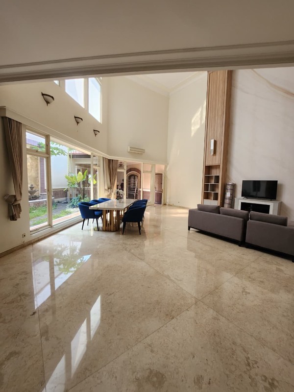 Disewakan Rumah Full Furnish ada Kolam Renang Taman Hunian Satelit Surabaya