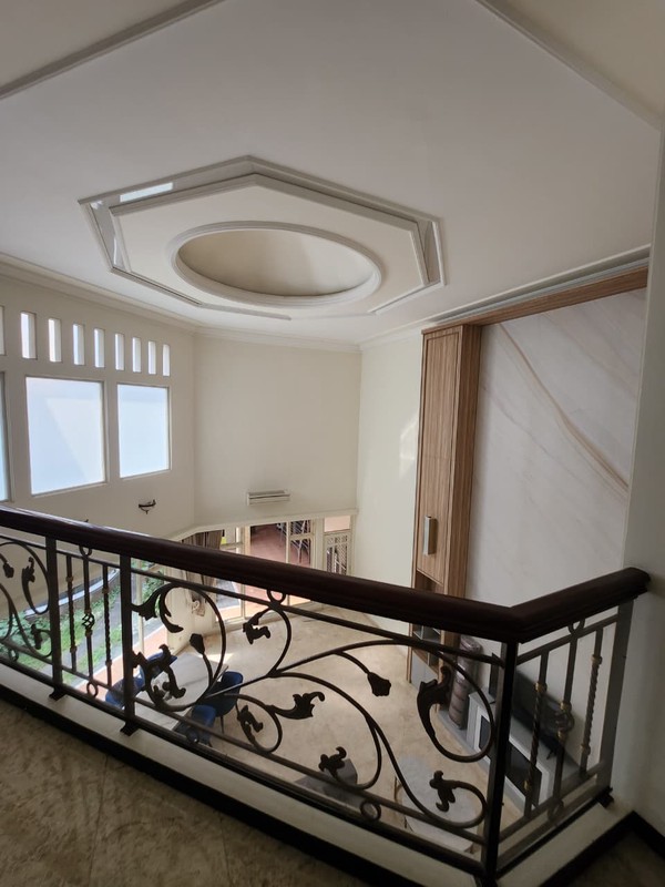 Disewakan Rumah Full Furnish ada Kolam Renang Taman Hunian Satelit Surabaya