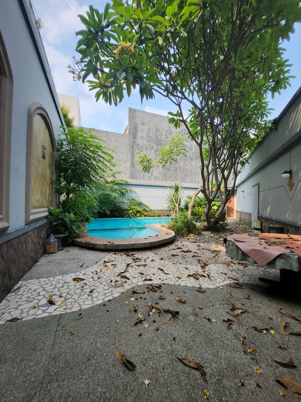 Disewakan Rumah Full Furnish ada Kolam Renang Taman Hunian Satelit Surabaya