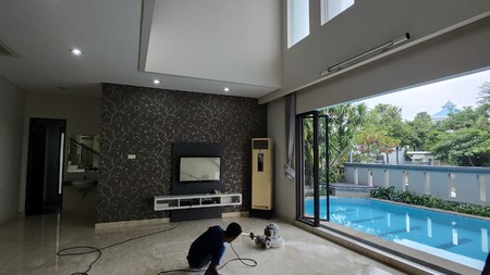 Disewakan Rumah Hook ada kolam Renang Perumahan CHOFA Sukomanunggal Surabaya