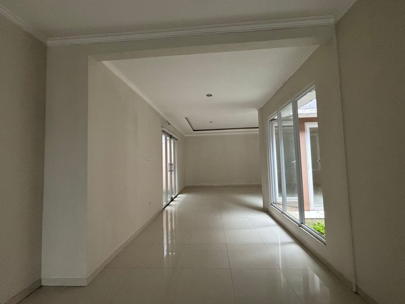 Rumah Kokoh 2 Lantai di Legenda Wisata Cibubur 