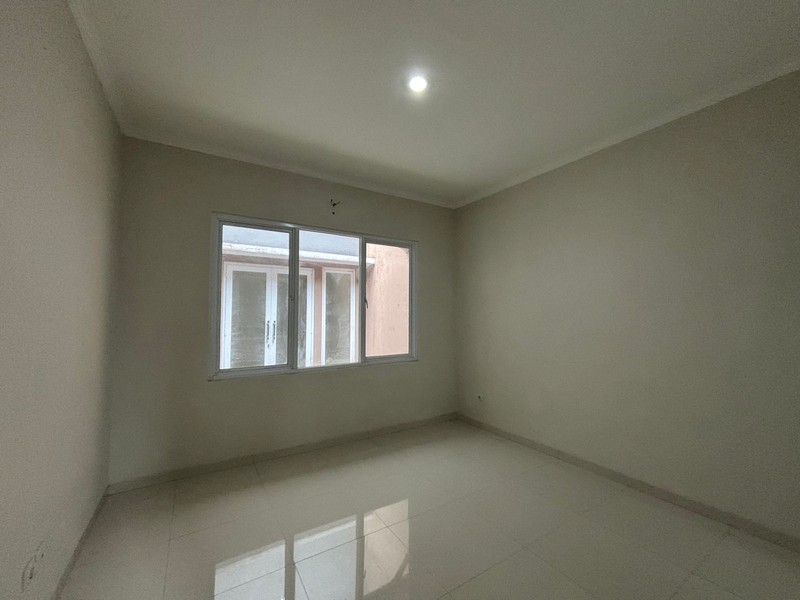 Rumah Kokoh 2 Lantai di Legenda Wisata Cibubur 