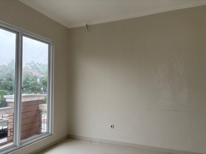 Rumah Kokoh 2 Lantai di Legenda Wisata Cibubur 