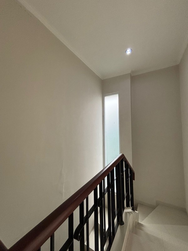 Rumah Kokoh 2 Lantai di Legenda Wisata Cibubur 