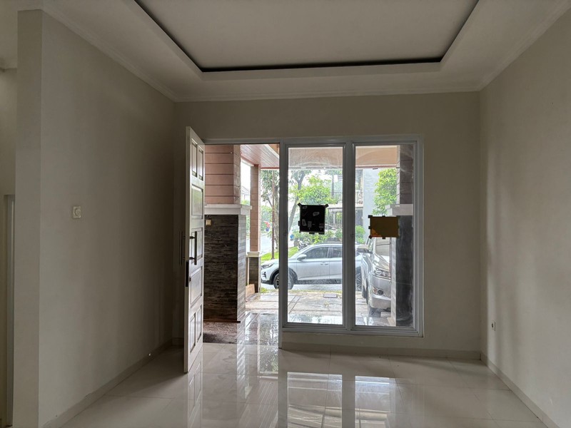 Rumah Kokoh 2 Lantai di Legenda Wisata Cibubur 