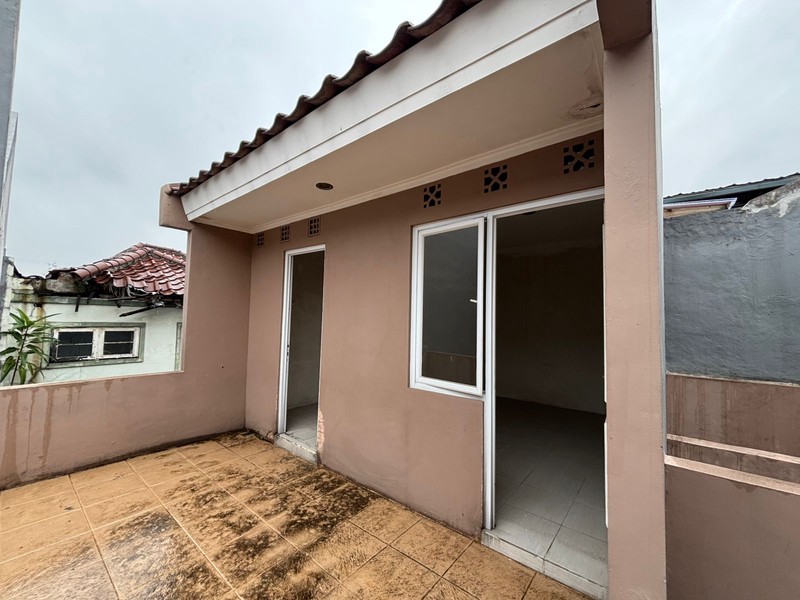 Rumah Kokoh 2 Lantai di Legenda Wisata Cibubur 