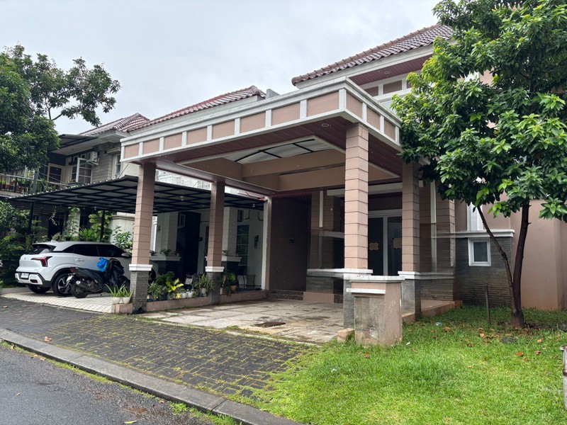 Rumah Kokoh 2 Lantai di Legenda Wisata Cibubur 
