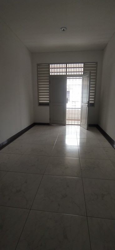 2 lantai bagus bangunan kokoh besar murah dalam perumahan besar di Jurang Mangu.