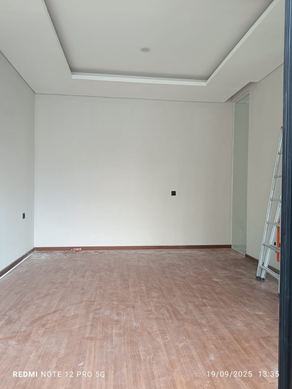 Dijual Rumah Baru dengan Private Pool di Citraland dekat Pasar Modern, Gwalk, Surabaya Barat