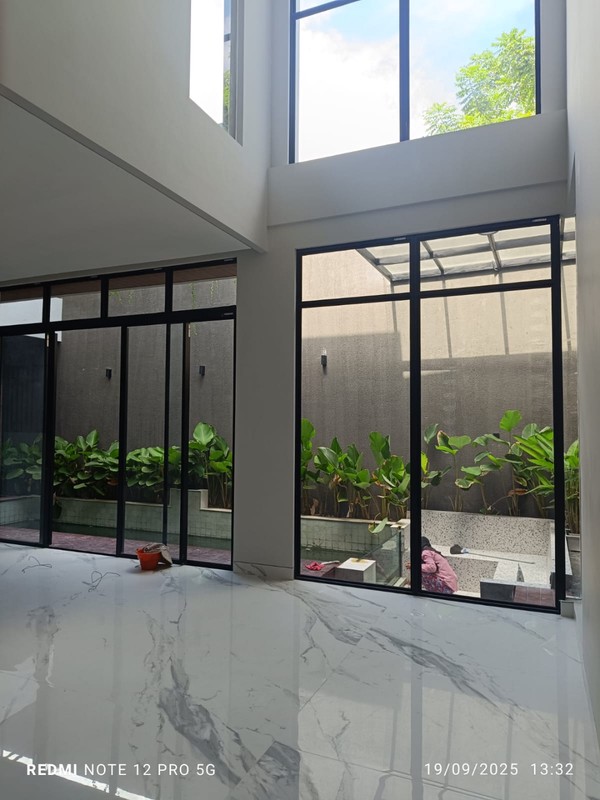 Dijual Rumah Baru dengan Private Pool di Citraland dekat Pasar Modern, Gwalk, Surabaya Barat