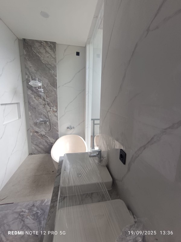 Dijual Rumah Baru dengan Private Pool di Citraland dekat Pasar Modern, Gwalk, Surabaya Barat