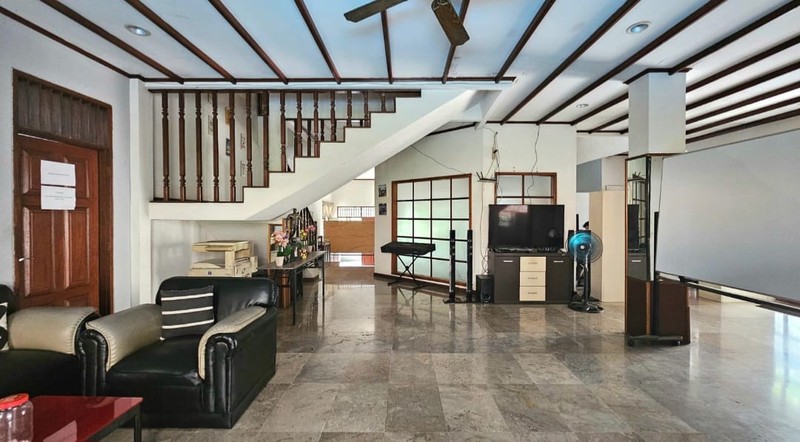 Rumah 2 lantai , siap huni, asri, di Kompleks Margasatwa Baru, Pondok Labu, Jakarta Selatan