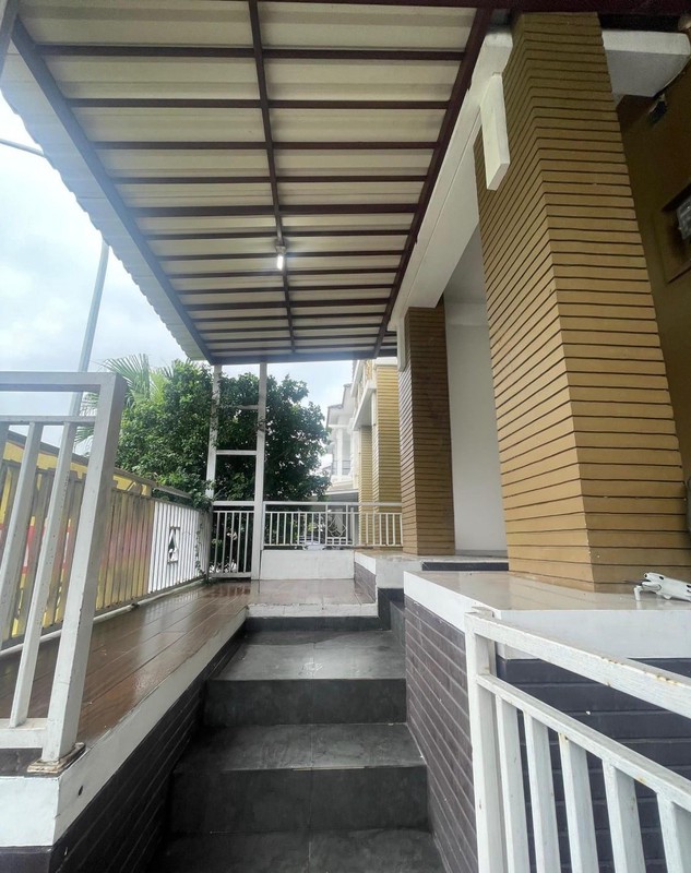 Dijual Rumah Eksklusif 3 Lantai Cluster Botanical Garden, 1 menit ke Mall Grand Galaxy City