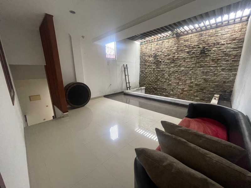 Dijual Rumah Eksklusif 3 Lantai Cluster Botanical Garden, 1 menit ke Mall Grand Galaxy City