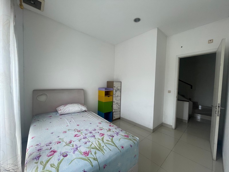 Dijual Rumah Eksklusif 3 Lantai Cluster Botanical Garden, 1 menit ke Mall Grand Galaxy City