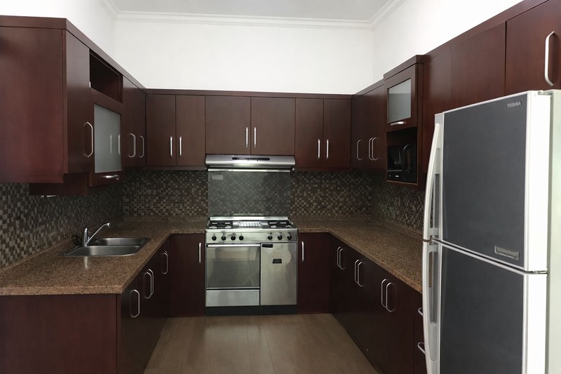 Rumah Modern 2 Lantai Marmer ceiling tinggi lokasi pejaten barat kemang jakarta selatan 