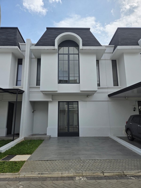 Rumah baru selesai dibangun (brand new) dengan desain modern klasik di Ciputat