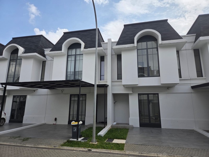 Rumah baru selesai dibangun (brand new) dengan desain modern klasik di Ciputat