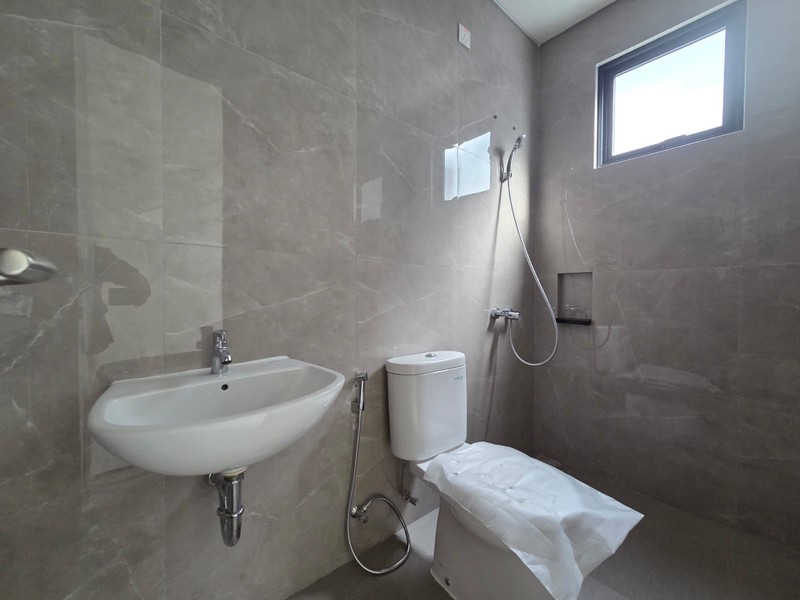 Rumah baru selesai dibangun (brand new) dengan desain modern klasik di Ciputat