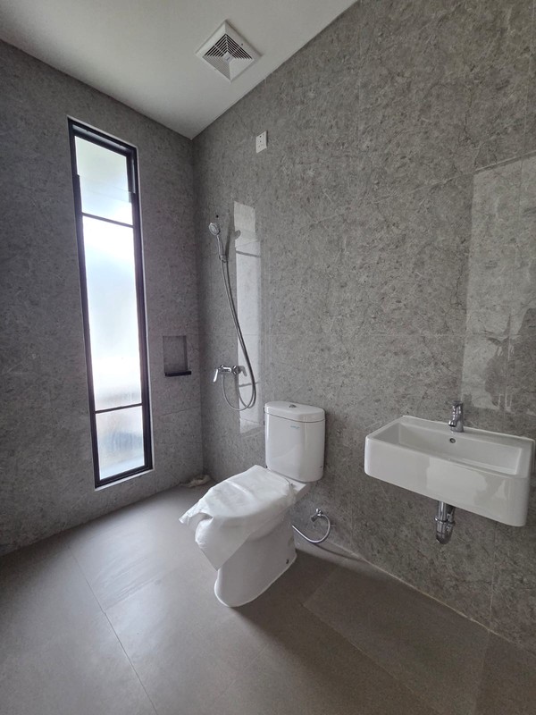 Rumah baru selesai dibangun (brand new) dengan desain modern klasik di Ciputat